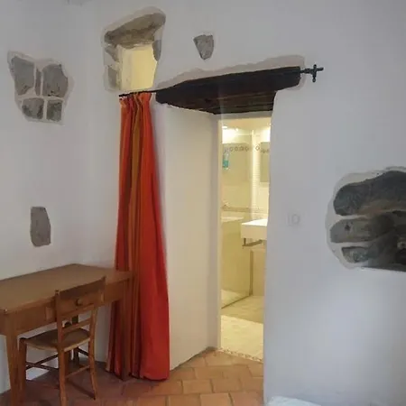 Mas Estrela Lo Roc Bed & Breakfast