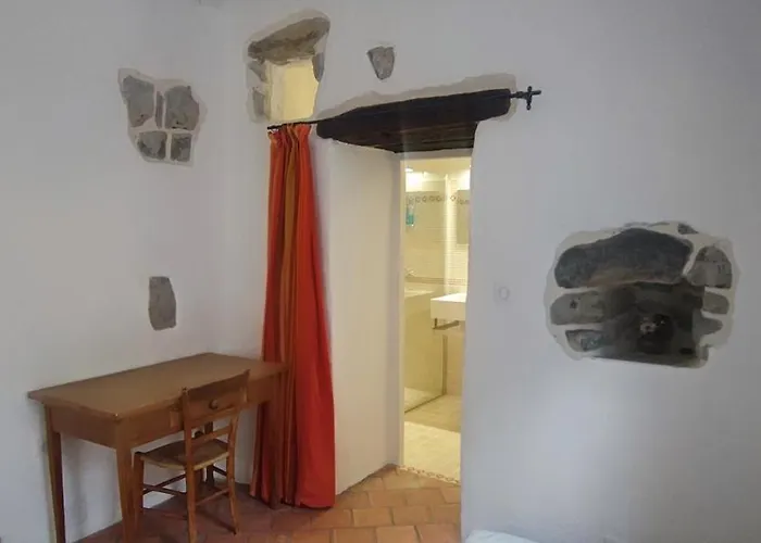 Mas Estrela Lo Roc Bed & Breakfast